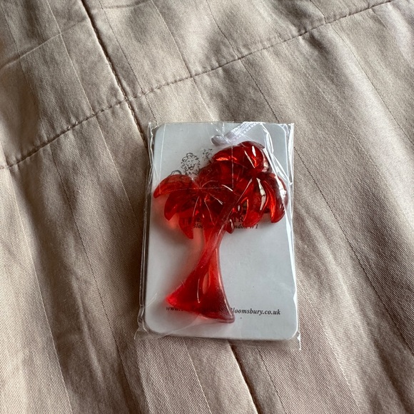 Red Palm Tree Retro Pinup Brooch Pin Accessory Summer Tiki Party Theme Costume - Picture 2 of 2